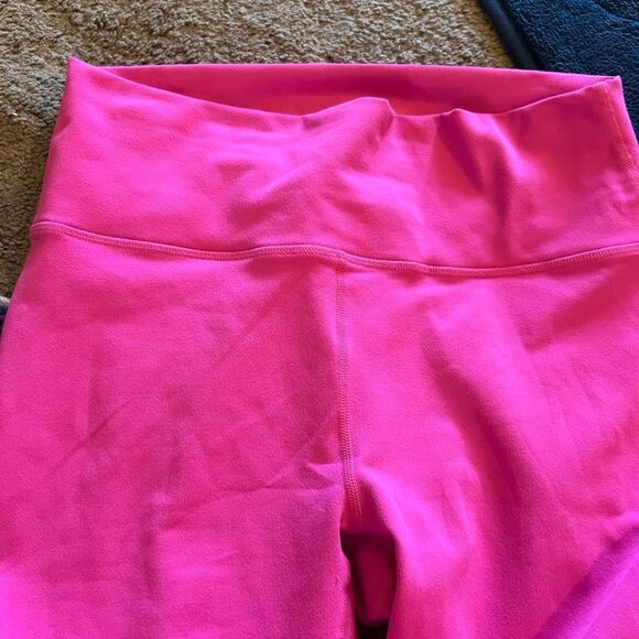 Fabletics medium hot pink leggings - Picture 4 of 8